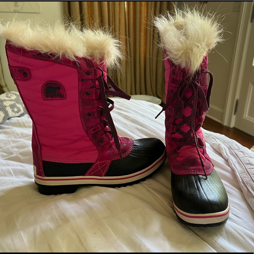 Sorel Pink camo snow boots